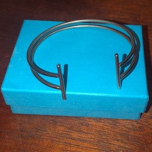 Silver tone T-bar fashion bracelet